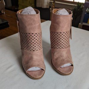 Qupid ankle high boot